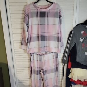 Cozy Pink Plaid Women's Pajama Set - Soft Long-Sleeve Top & Pants